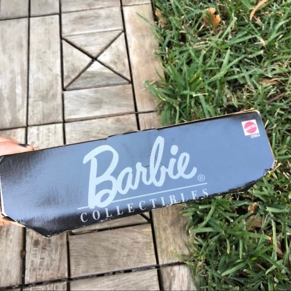 Barbie Collectors Edition Nascar Official #94 - Picture 5 of 6